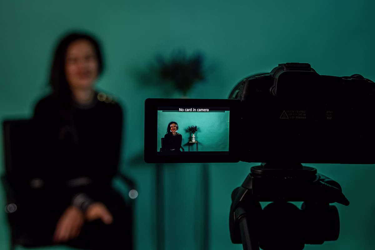 B2B influencer outreach - creator identification, campaign briefing, and attribution tracking
